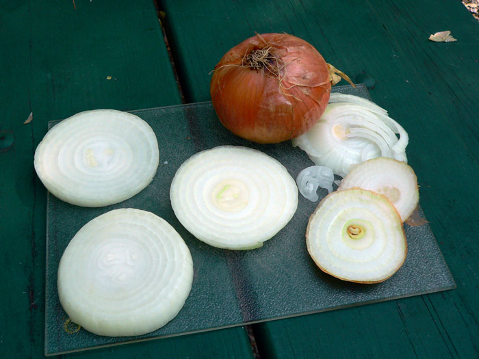cutting onion steaks