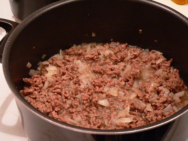 howard-chili_05_brown-the-beef