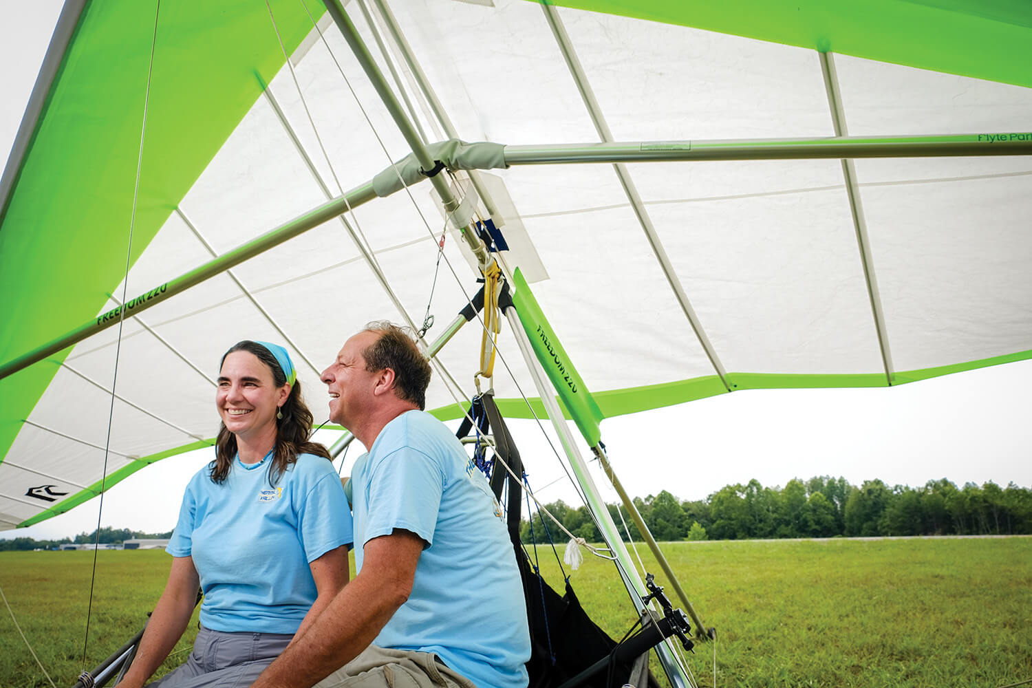 Thermal Valley owners (as well as husband and wife) Craig and Laura Pearson catch a breath beneath a glider’s wings.