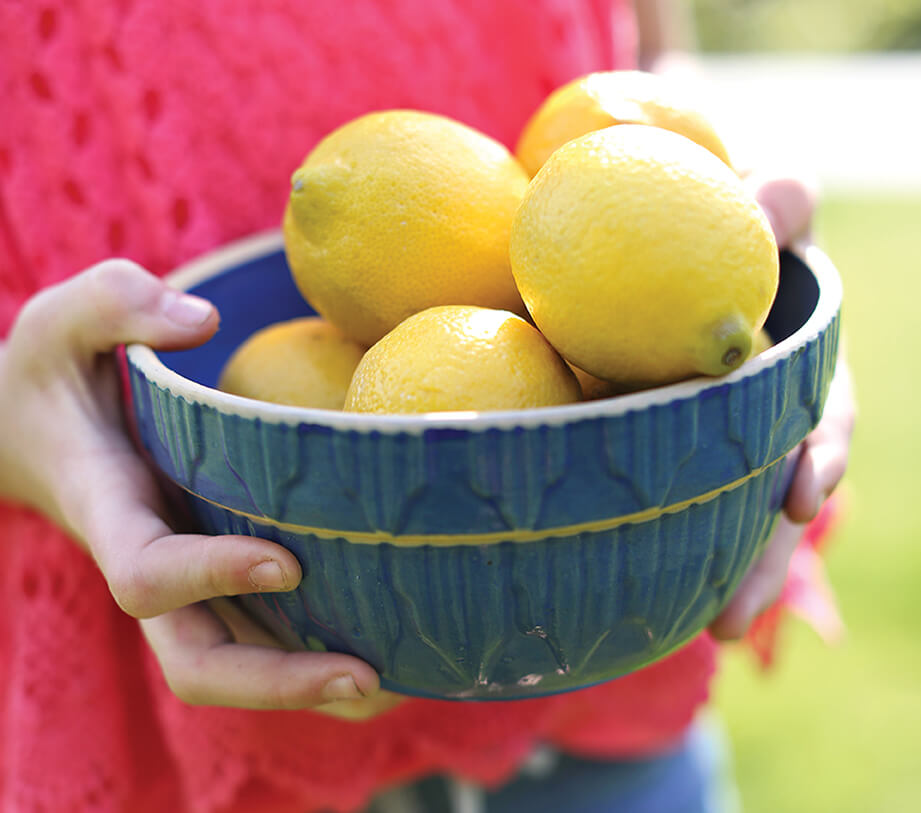 bowl of lemons
