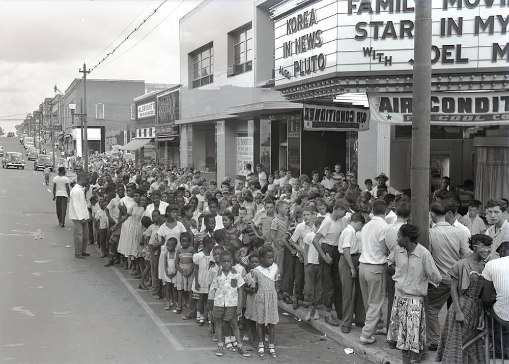 Photographer H. Lee Waters Focused on the Familiar