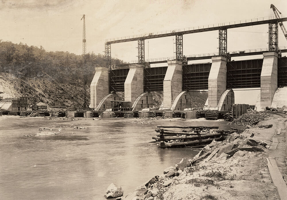 Photographer H. Lee Waters Focused on the Familiar