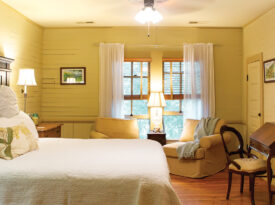 Interior shot of the Dreamdale Room at Buck House Inn.