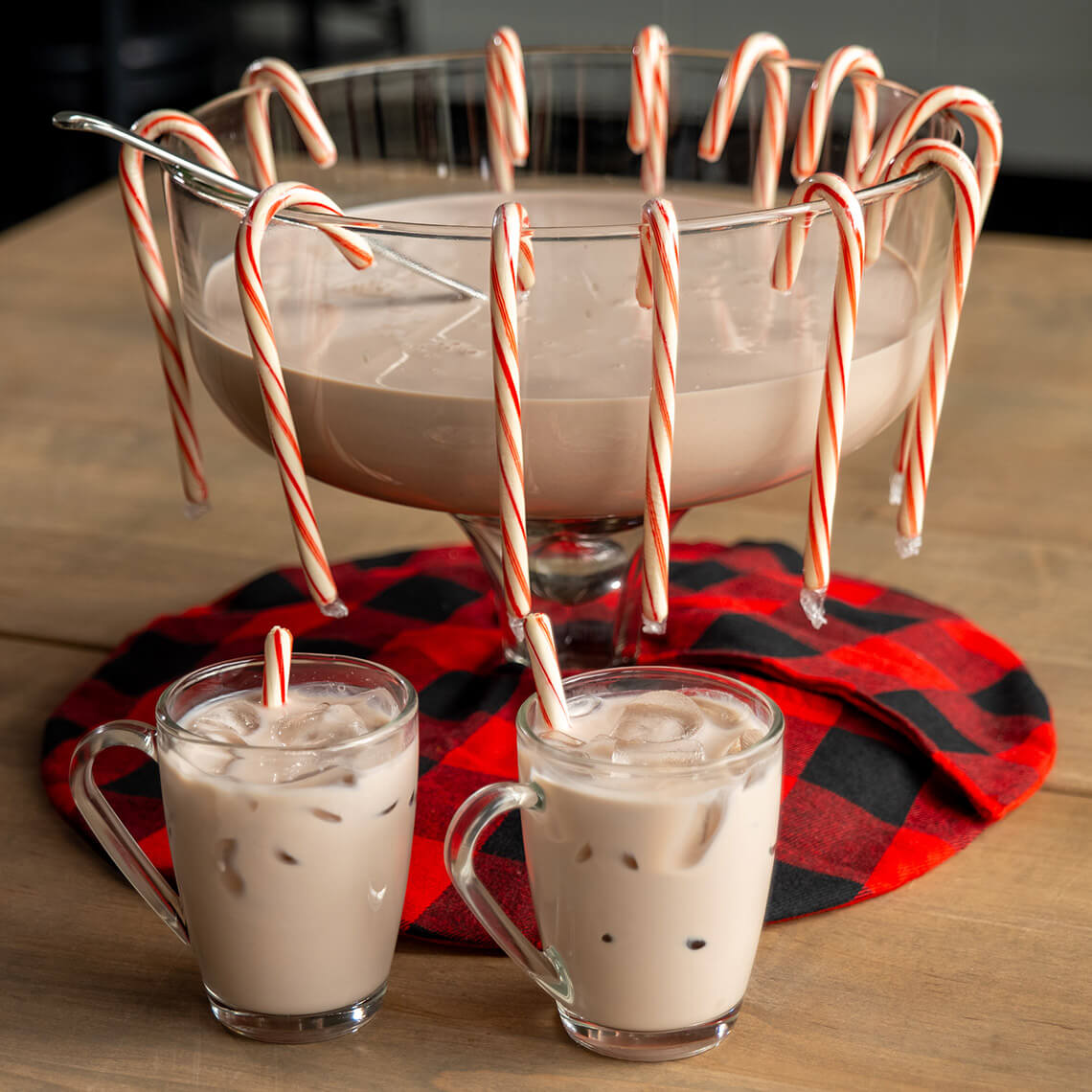 Punch bowl and mugs of Carolina Christmas Punch