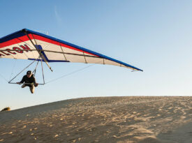 Hang glider at Kitty Hawk Kites