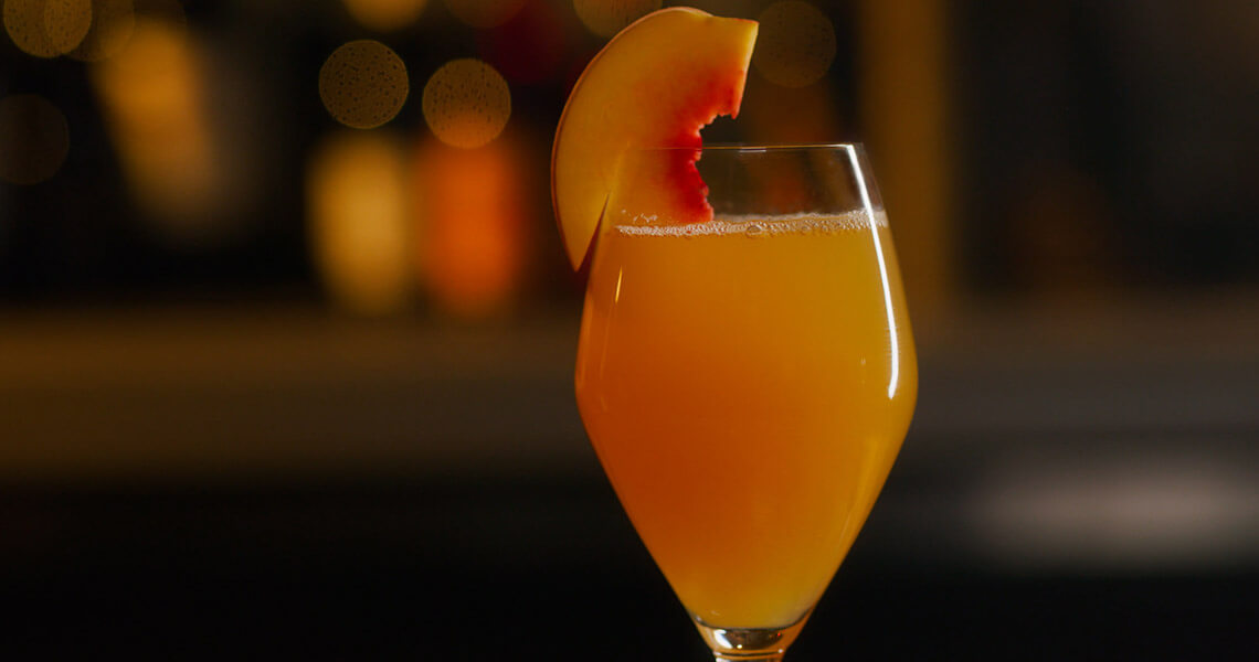 Nonalcoholic peach belini