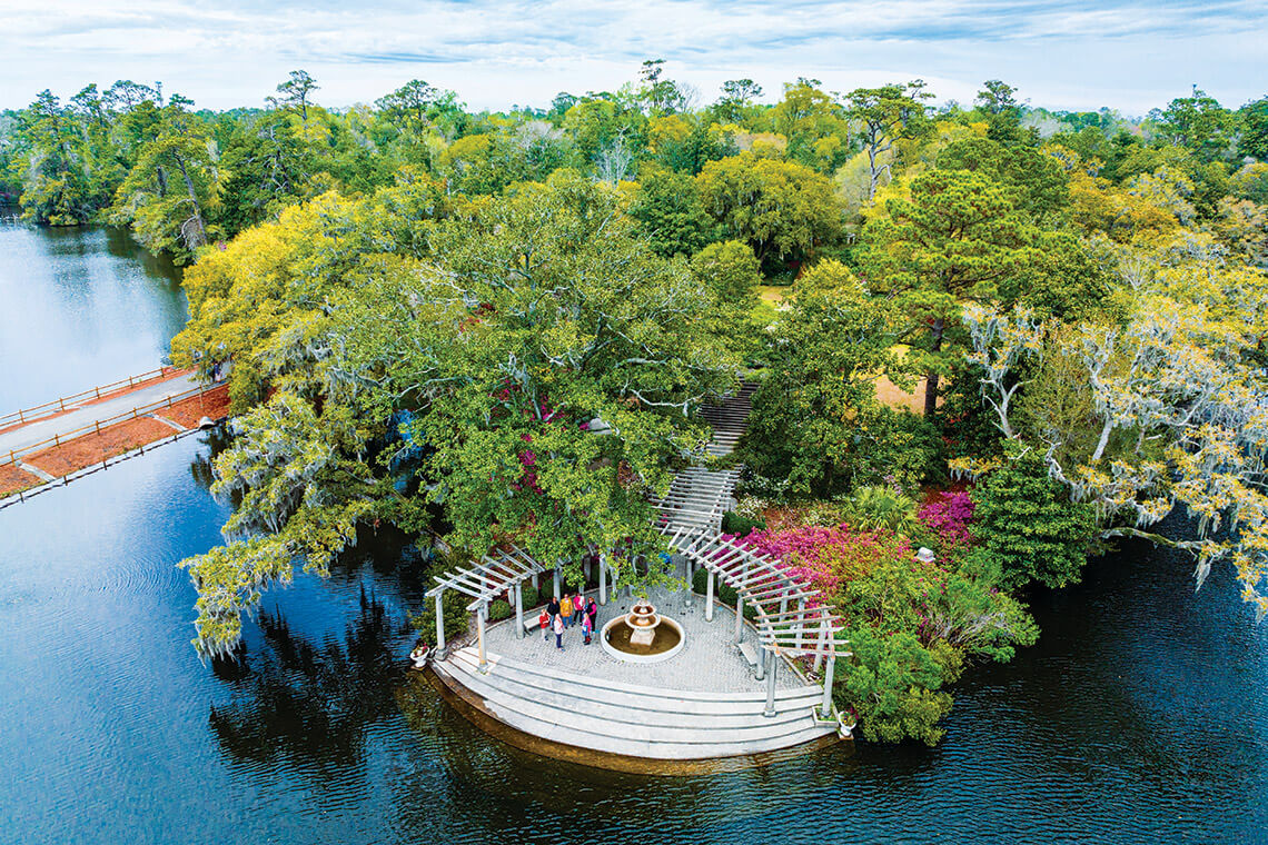 The pergola on Airlie Lake.