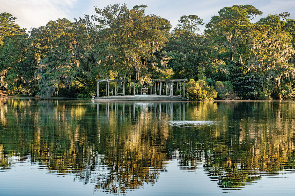 The pergola at Airlie Gardens.