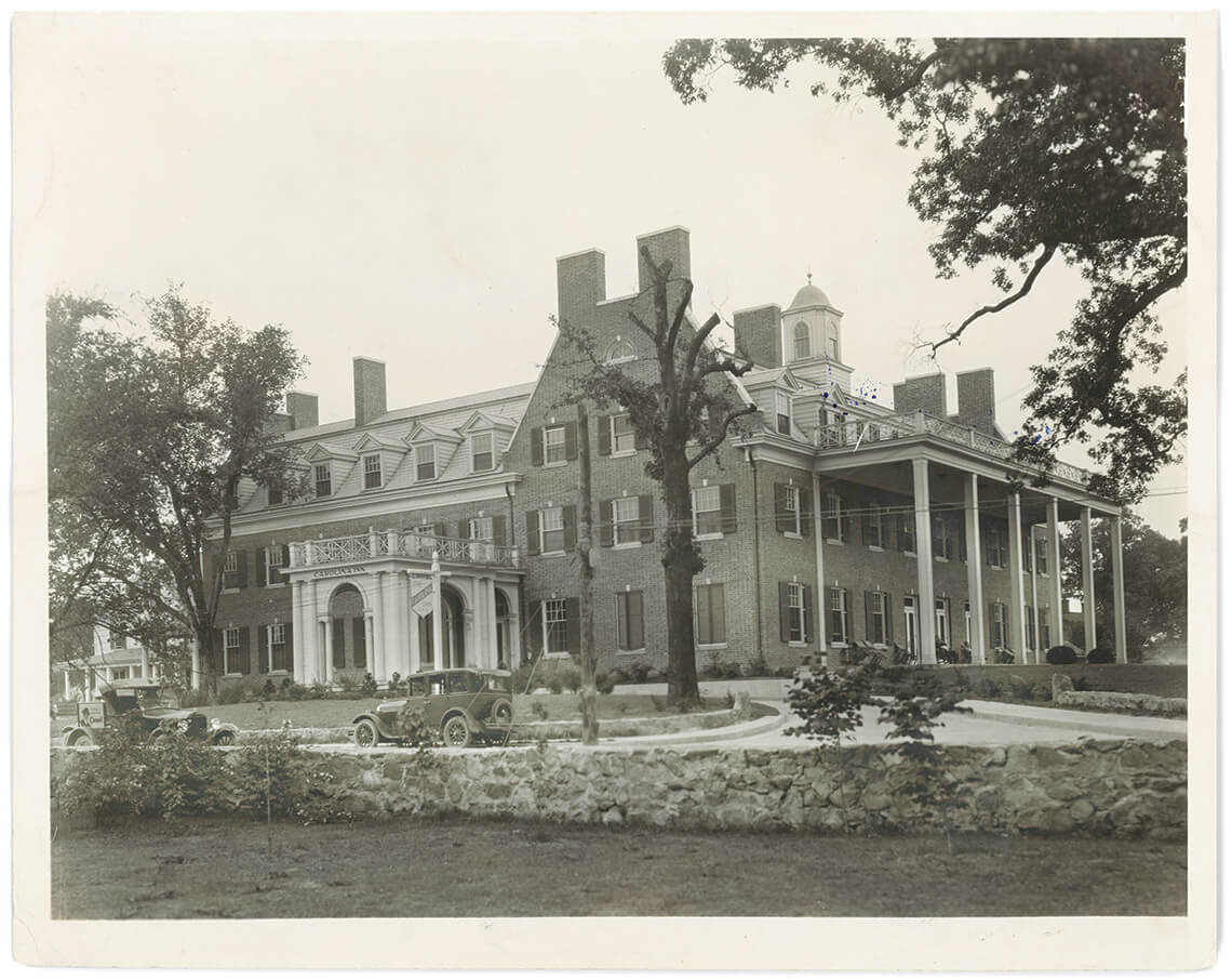 Old photo of the Carolina Inn in 1924