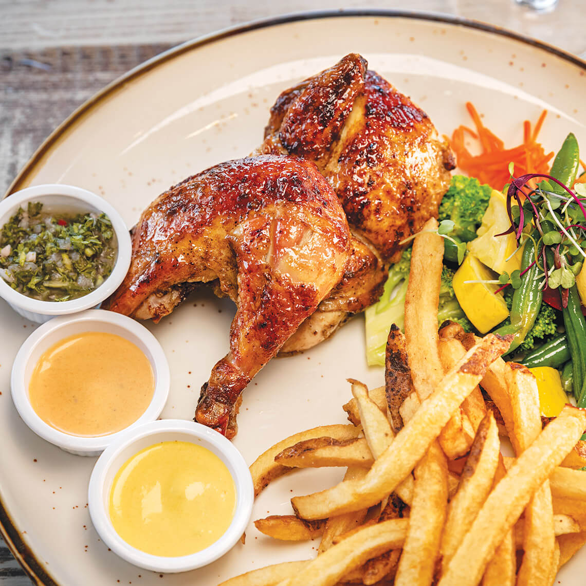 Polo a la brasa at Los Fogones