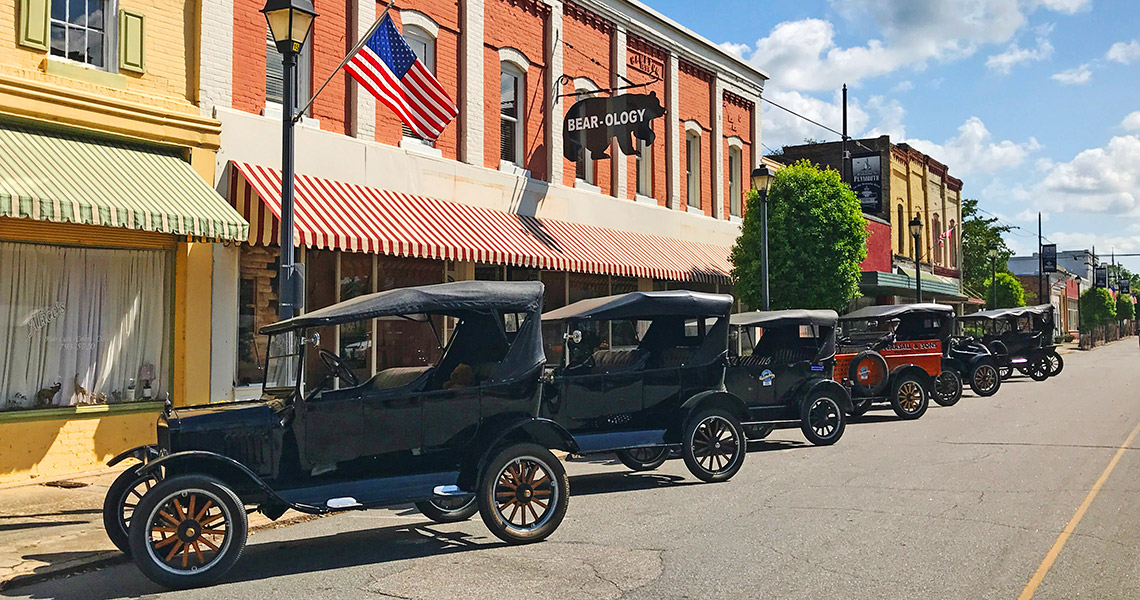 Model cars parked outside of shops in Plymouth, NC