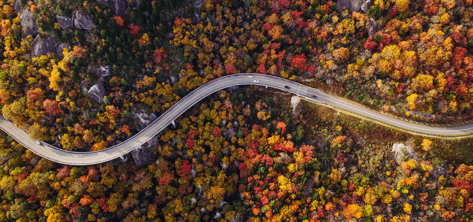 Cars traveling along the Blue Ridge Parkway