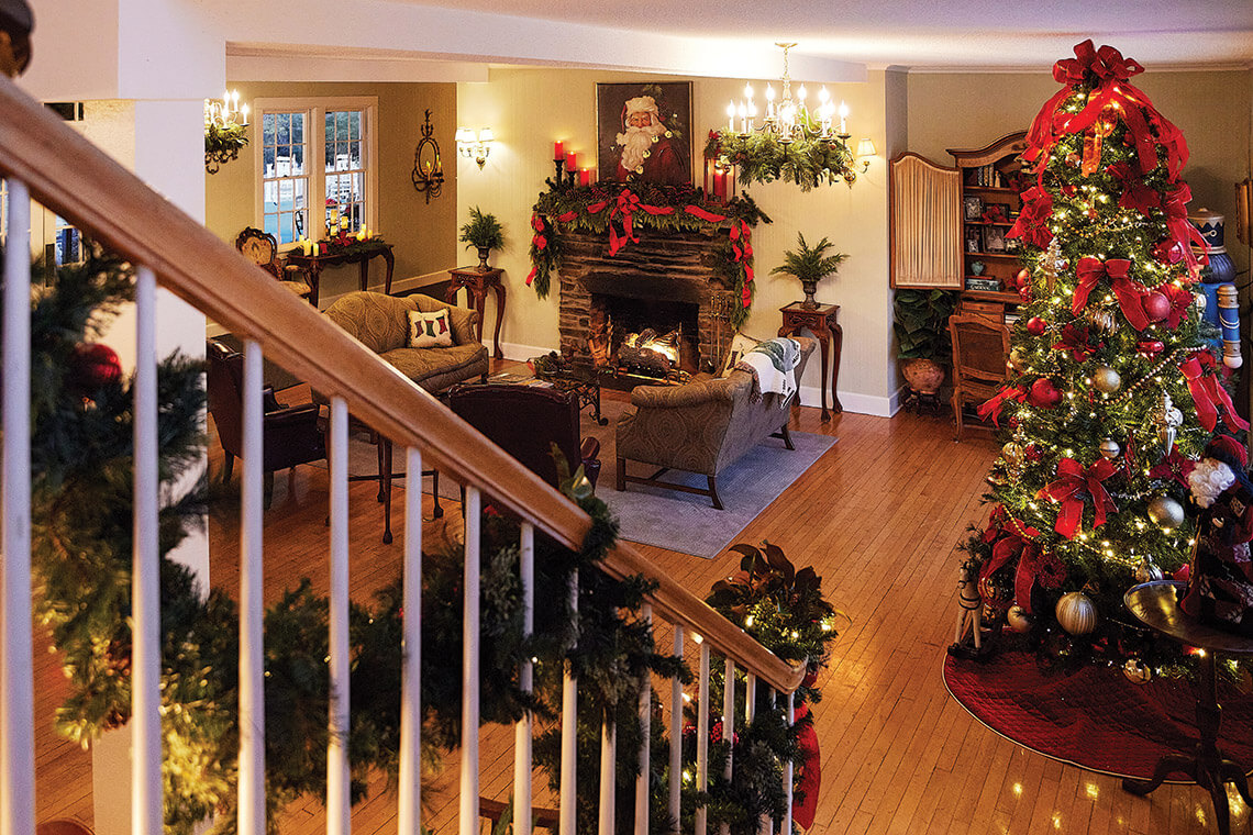 The Badin Inn decorated for Christmas