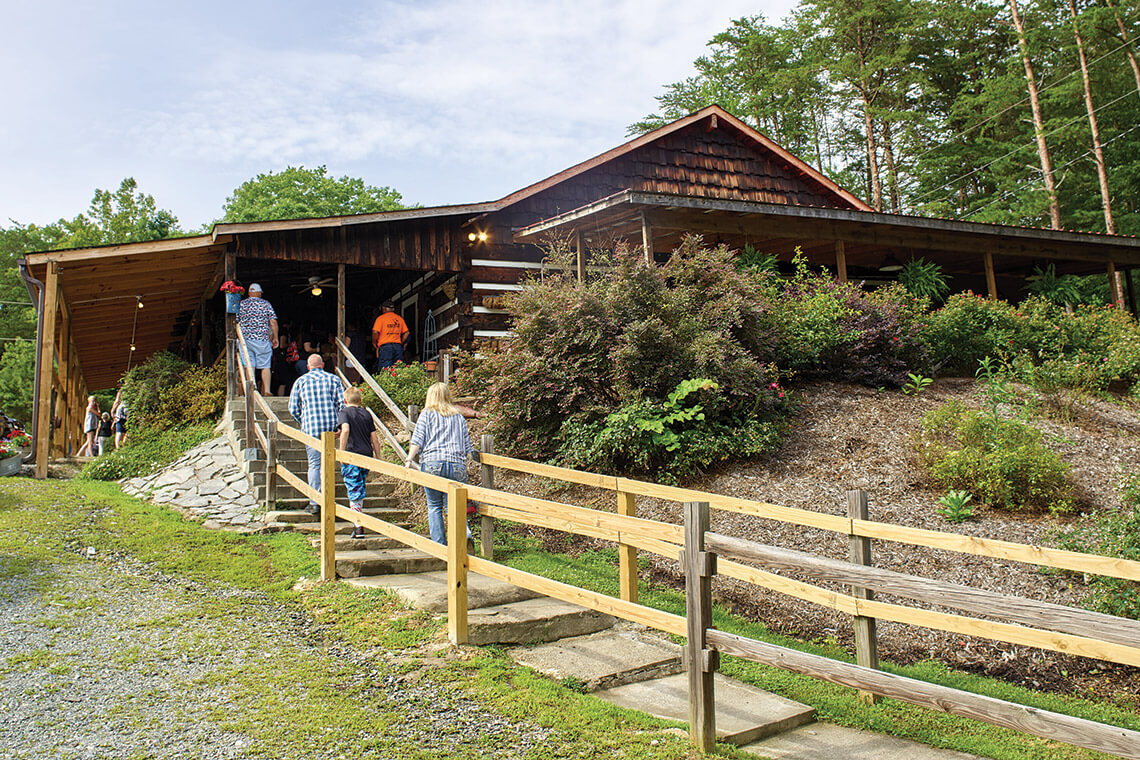 Exterior of Hillbilly Hideaway