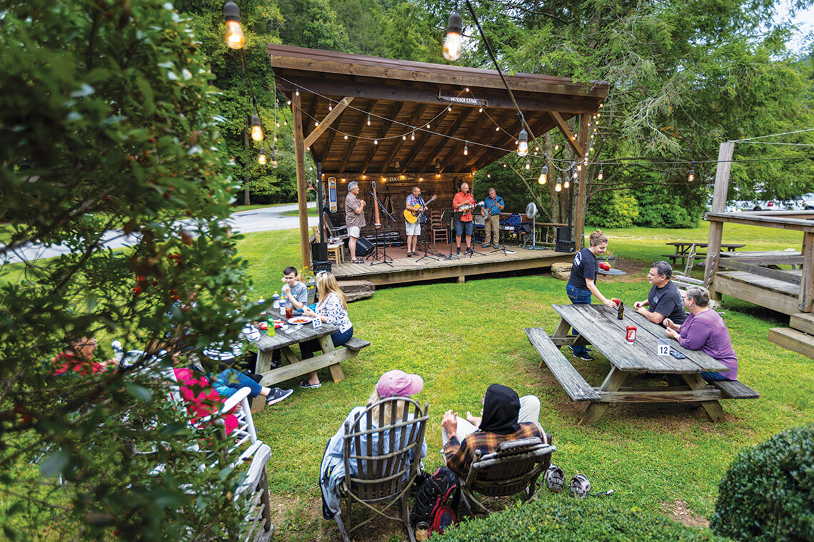 The Saddlebrook Restaurant at Leatherwood Mountains Resort