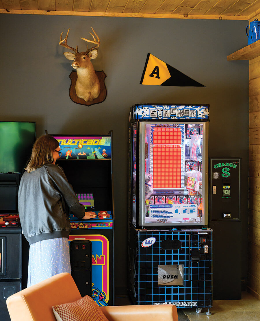 Vintage arcade games at Rhode's Motor Lodge