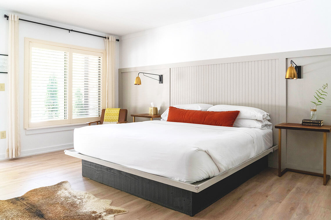 Guest room at Hotel Cashiers