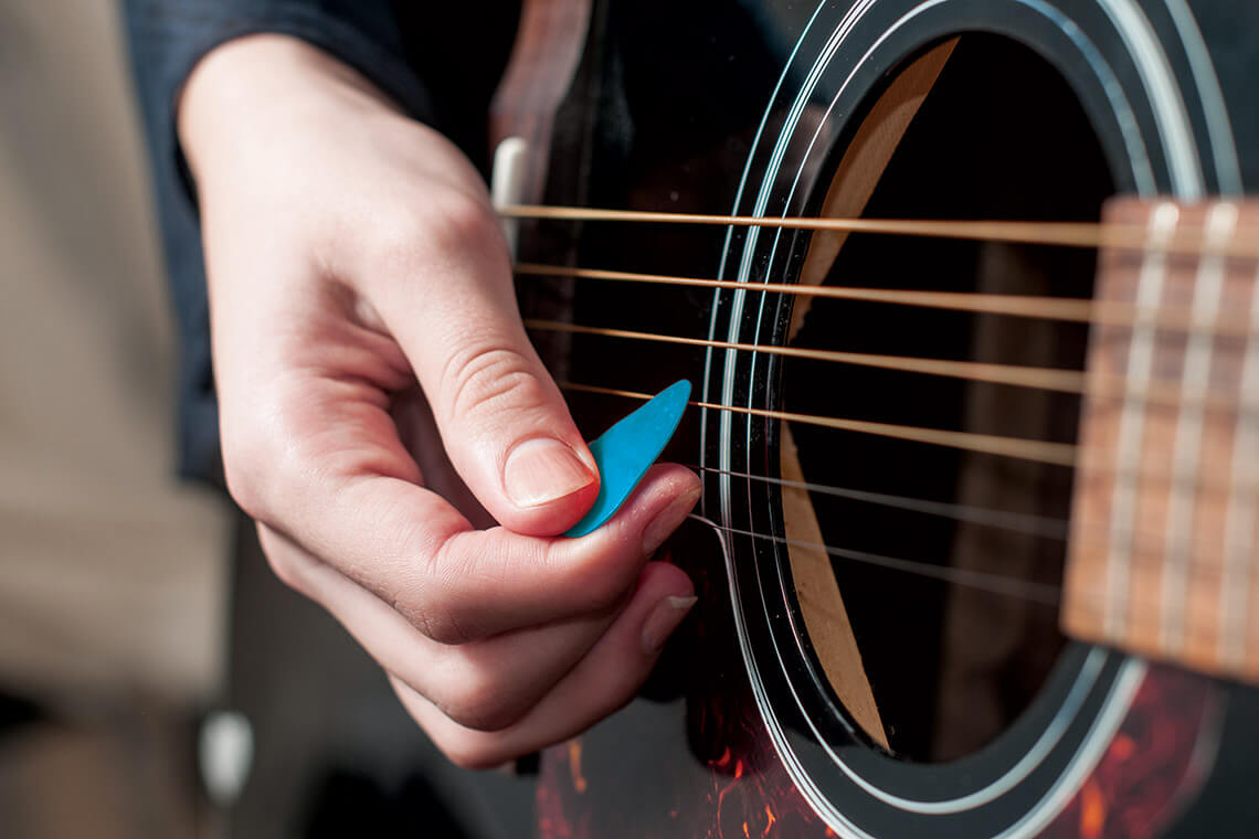 Picking a guitar with a Honey Pick