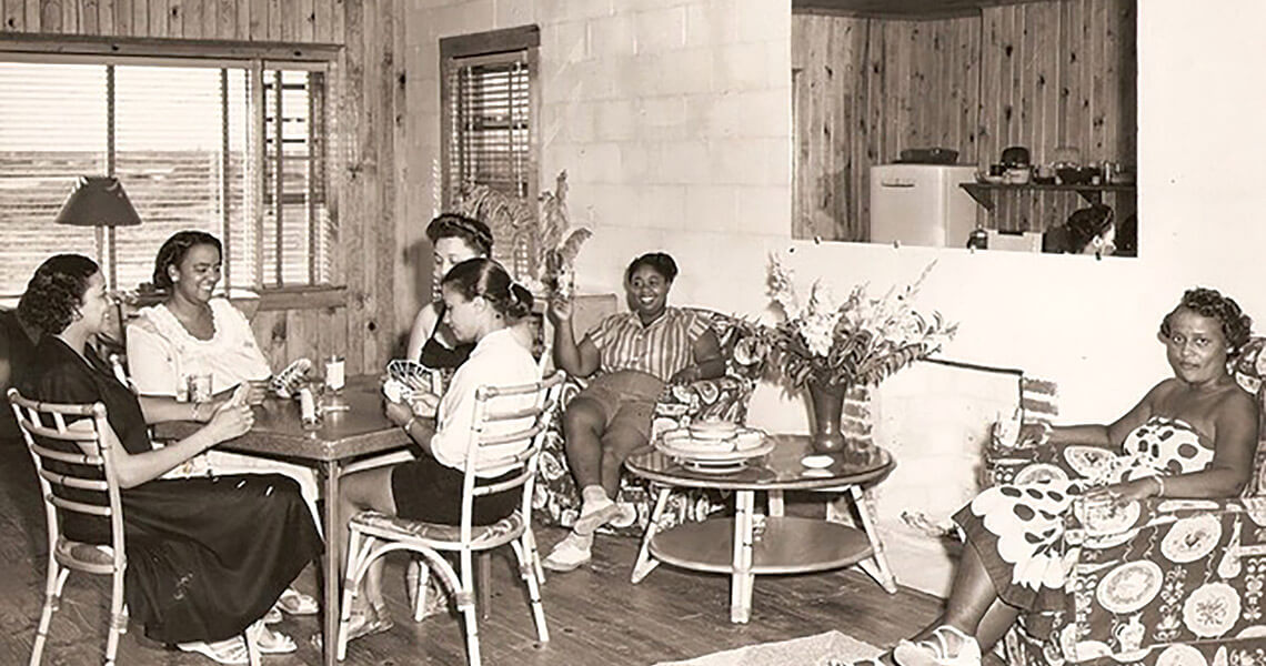 Black and white photo of Ocean City vacationers playing Bridge