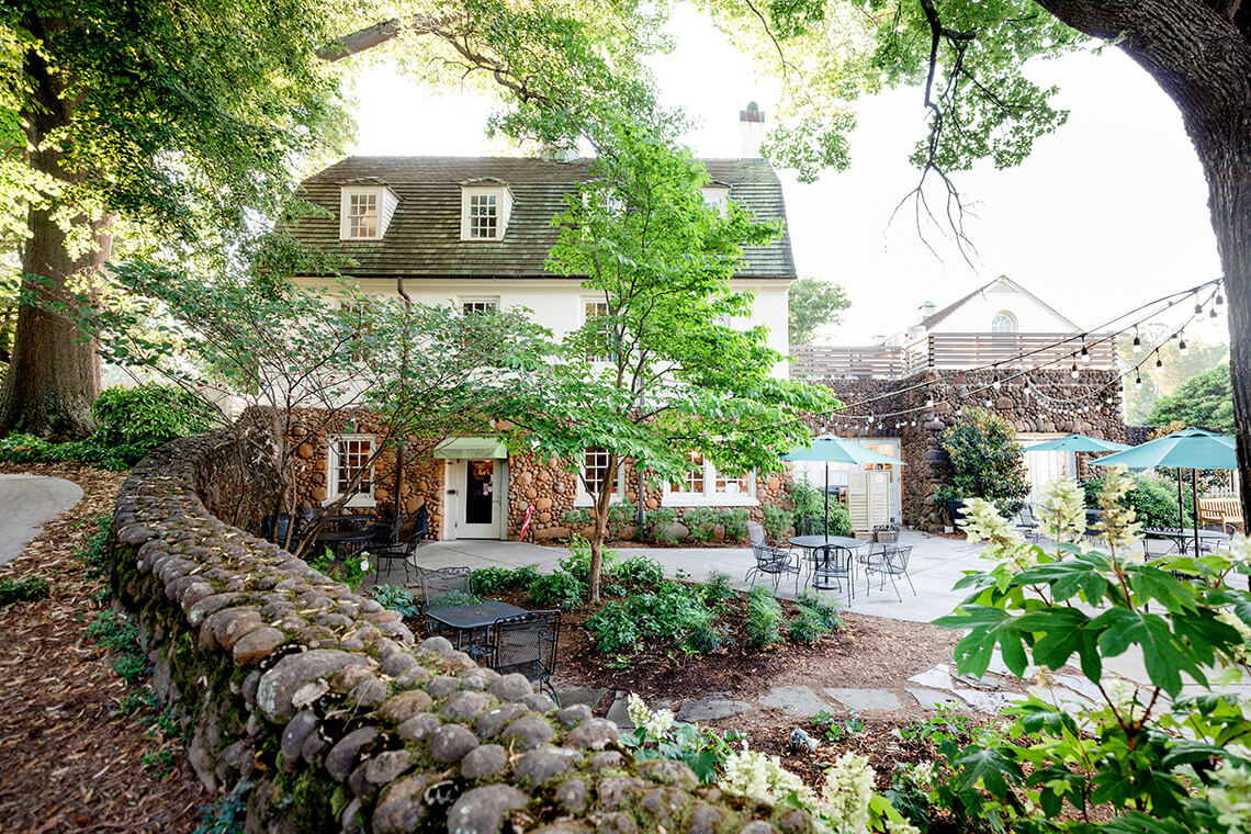 Exterior of Dough-Joe's Coffee & Doughnuts