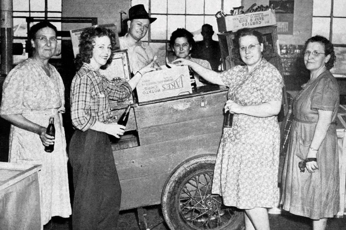 Mill workers getting refreshments rom the dope wagons