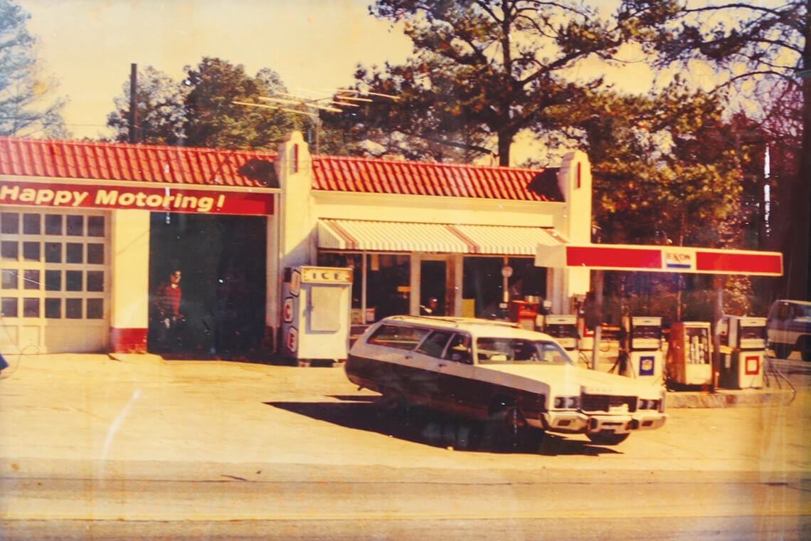 Vintage photo of Merritt's Grill as a gas station