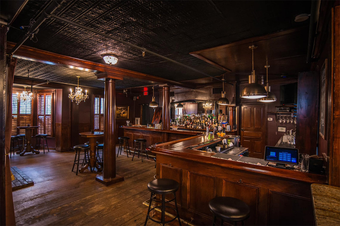 The 1901 Lounge inside the Jefferson Inn & Restaurant