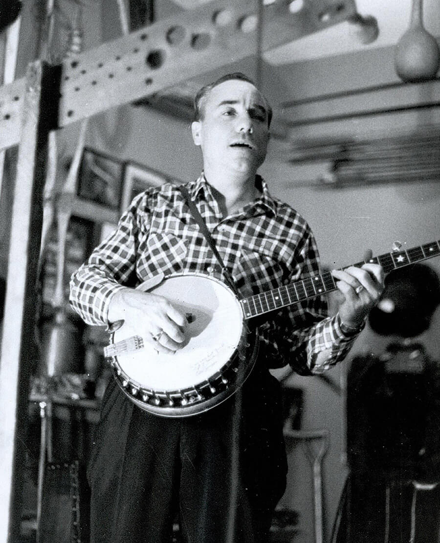 Black and white photo of Earl Scruggs