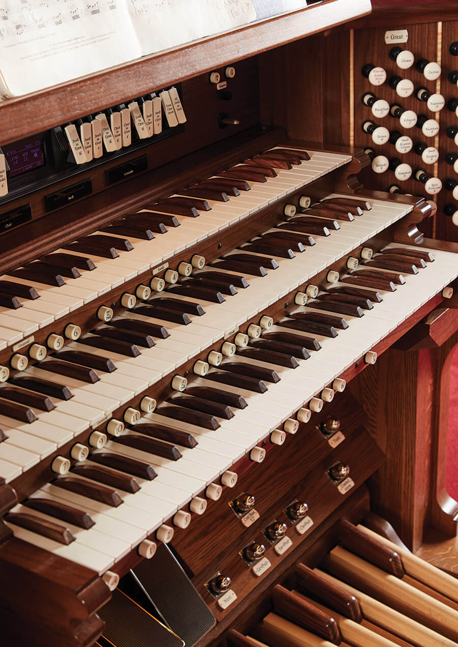 A three-manual hybrid organ 