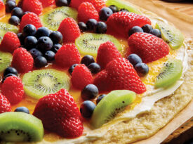 Fruity dessert pizza