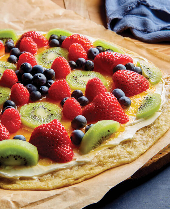 Fruity dessert pizza