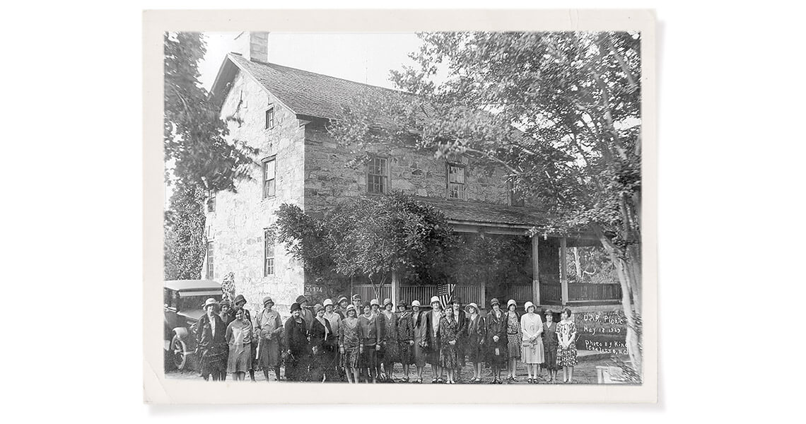 Black and white photo of the Daughters of the American Revolution Mecklenberg Chapter