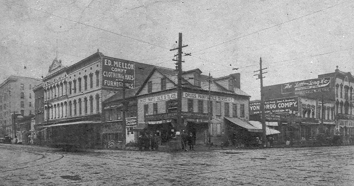 Black and white photo of Old Osborne Corner in New Bern