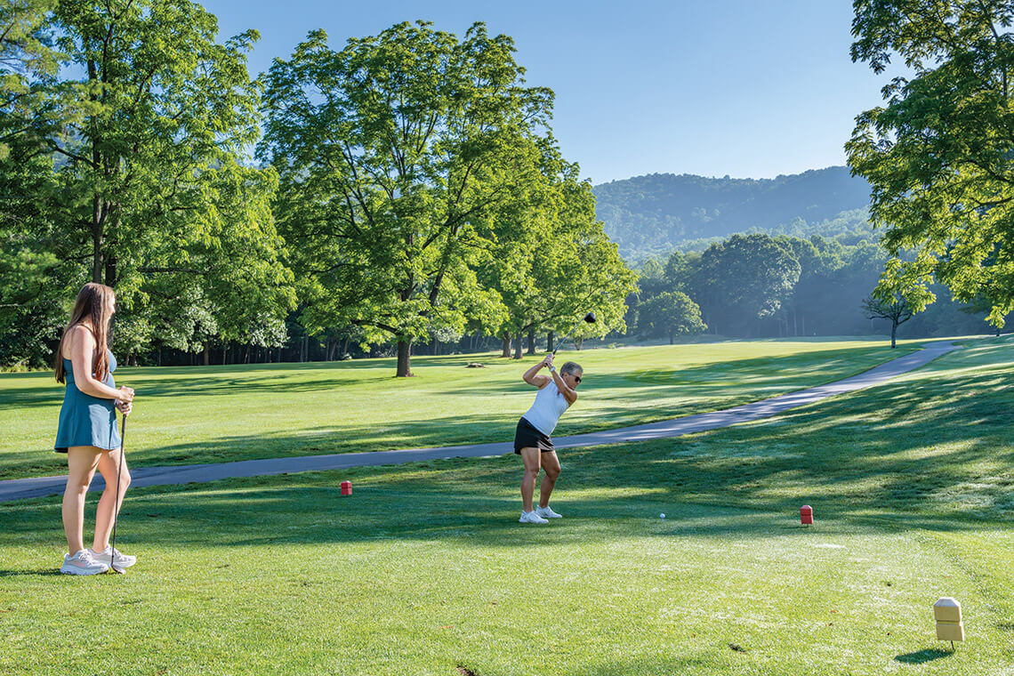 Women golf and Springdale Resort