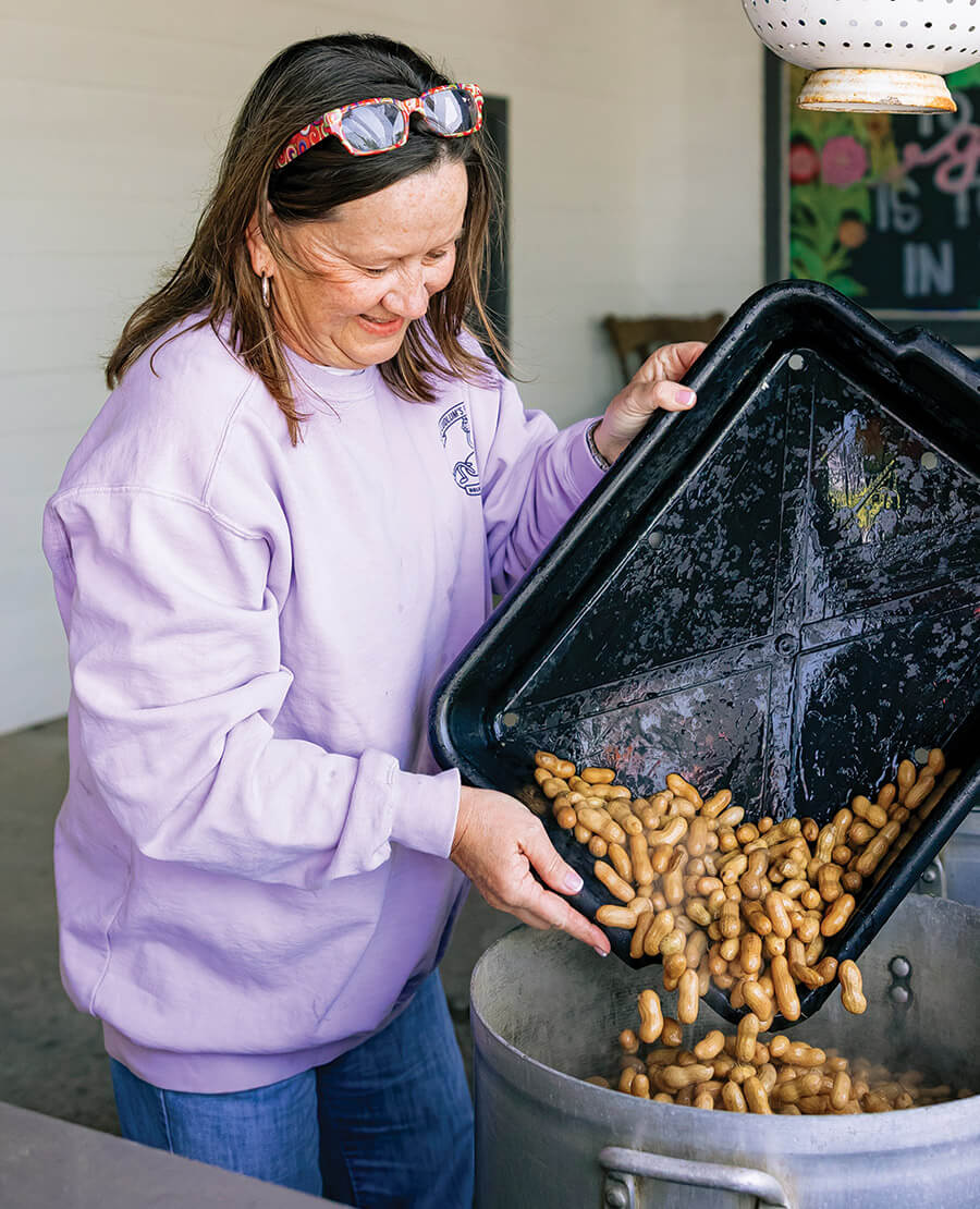 Shelly Ludlum Cheers boiling peanuts